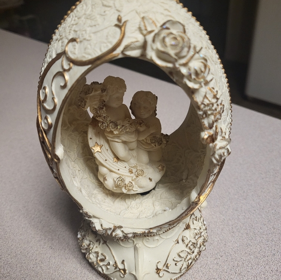 Egg shaped music sculpture - Picture 2 of 3